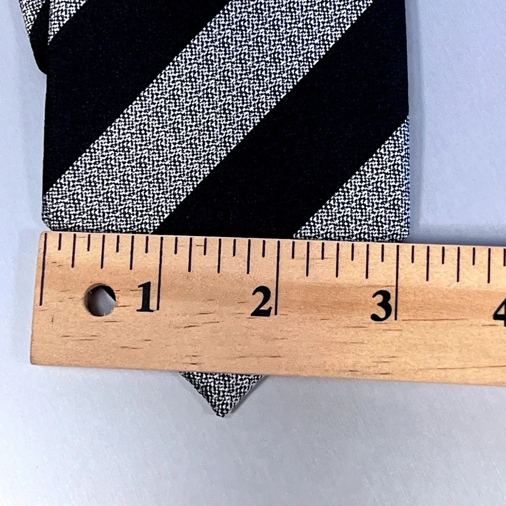 Charles Tyrwhitt Mens Silk Necktie Classic Navy Blue Silver Grey Striped career